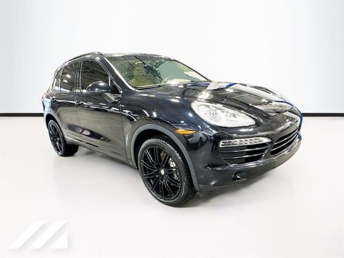 Used 2014 Porsche Cayenne Platinum Edition image 3