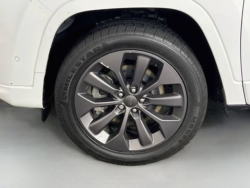 Used 2021 Jeep Cherokee High Altitude AWD/4WD image 9