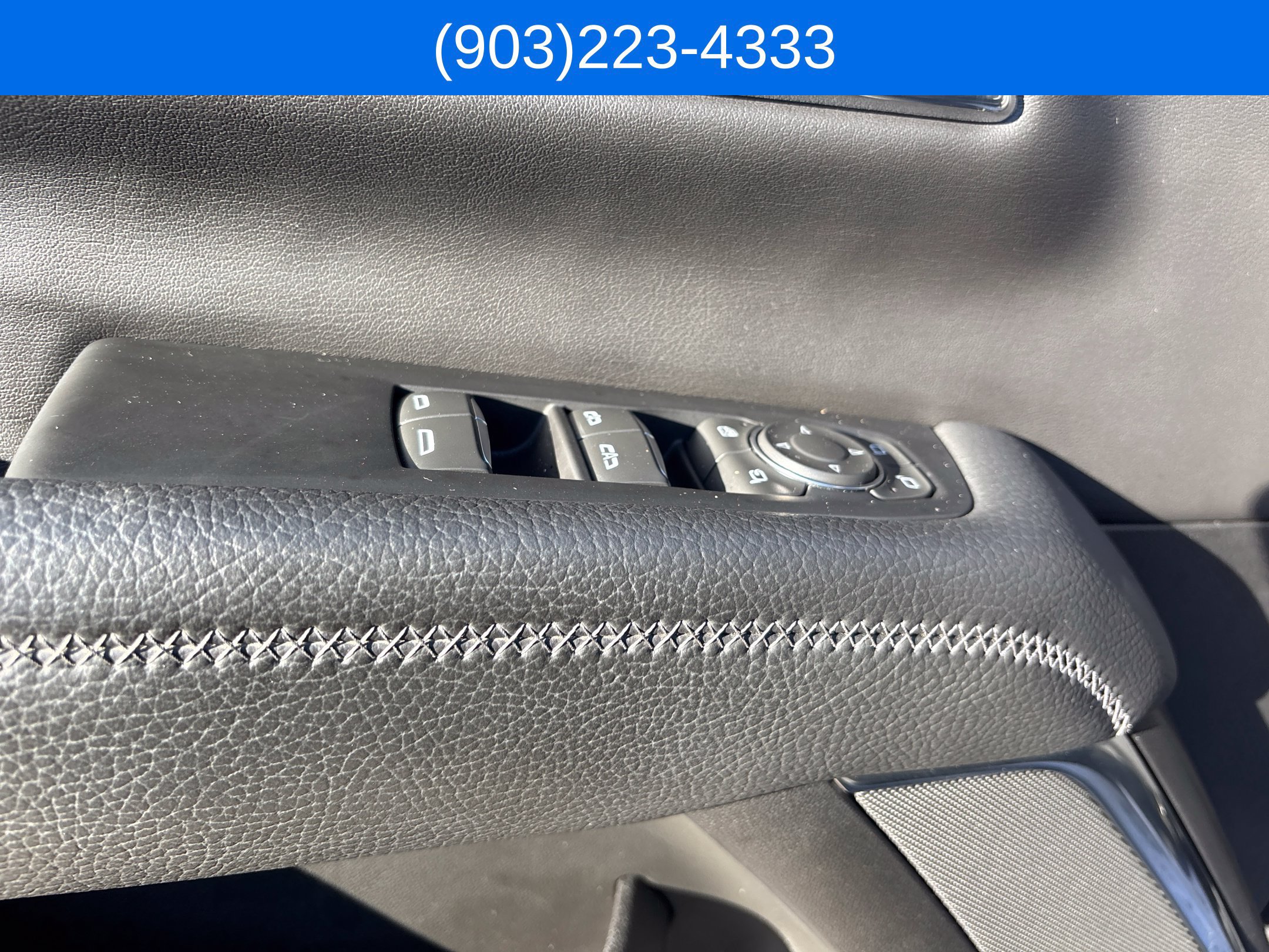 Used 2025 GMC Yukon Denali AWD/4WD image 26