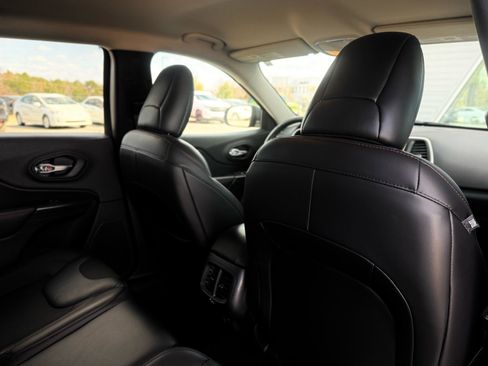 Used 2016 Jeep Cherokee Trailhawk image 28