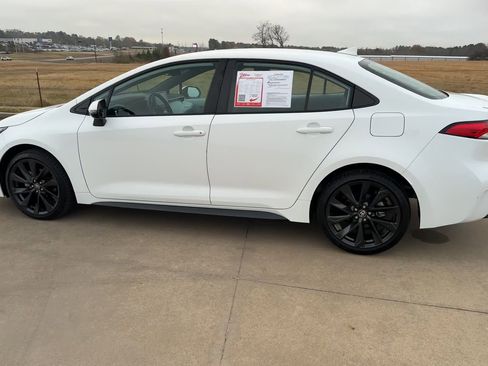 Used 2024 Toyota Corolla SE image 6