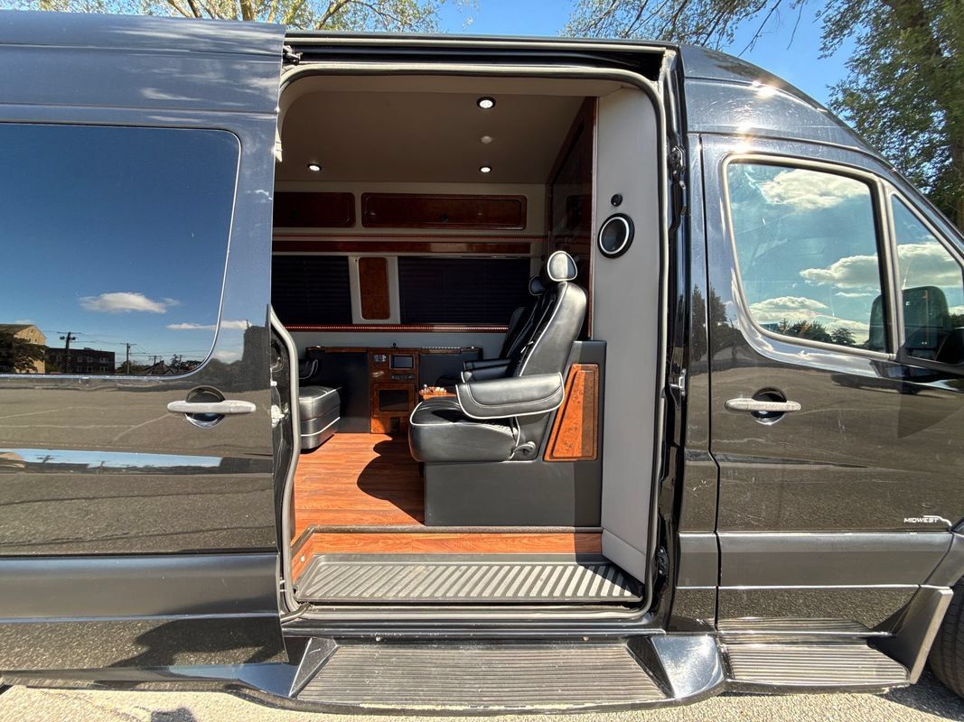 Used 2017 Mercedes-Benz Sprinter 2500 image 25