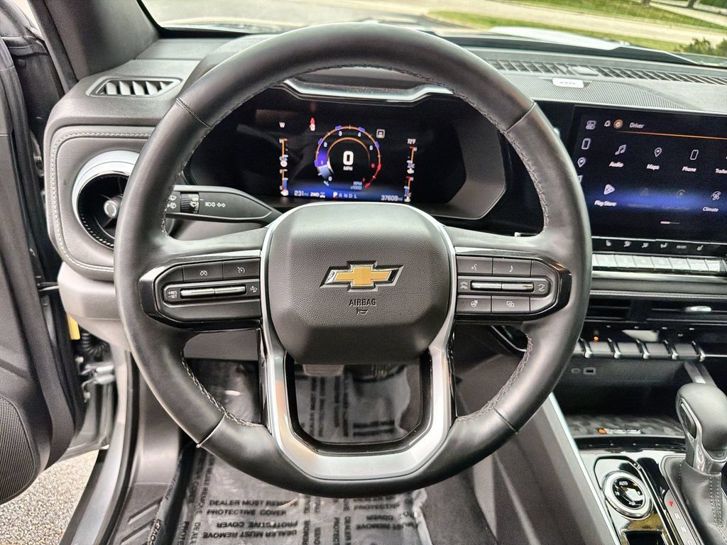 Used 2023 Chevrolet Colorado LT w/ LT Convenience Package III AWD/4WD image 11