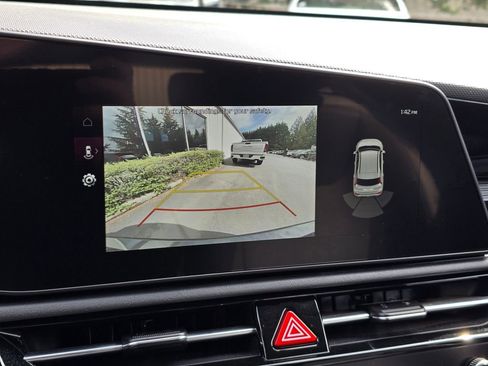 Certified 2025 Kia Niro EX FWD image 20