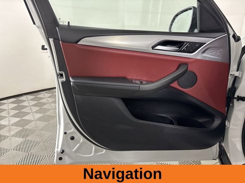 Used 2025 BMW X4 xDrive30i image 9