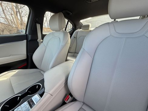 Used 2025 Genesis G70 2.5T image 36