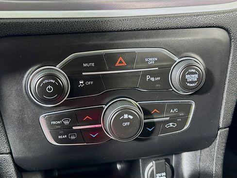 Used 2020 Dodge Charger SXT RWD image 15