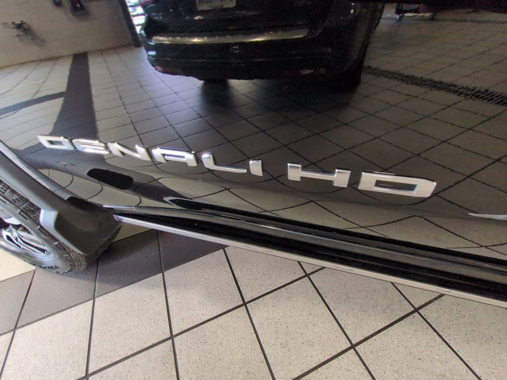 Used 2024 GMC Sierra 2500 Denali Ultimate AWD/4WD image 31