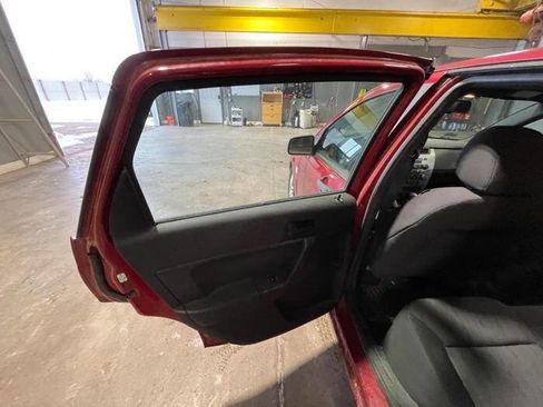 Used 2011 Ford Focus SE w/ 201A Rapid Spec Order Code image 22