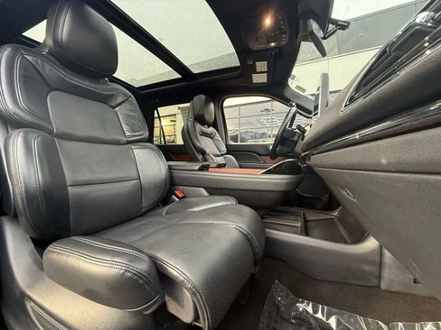 Used 2024 Lincoln Navigator Reserve image 27