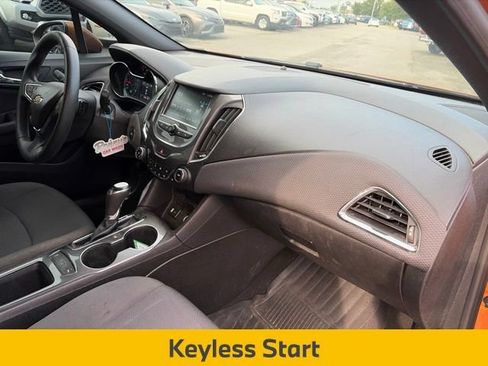 Used 2017 Chevrolet Cruze LT w/ Convenience Package FWD image 12