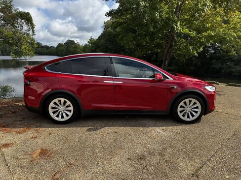 Used 2016 Tesla Model X 60D AWD/4WD image 3