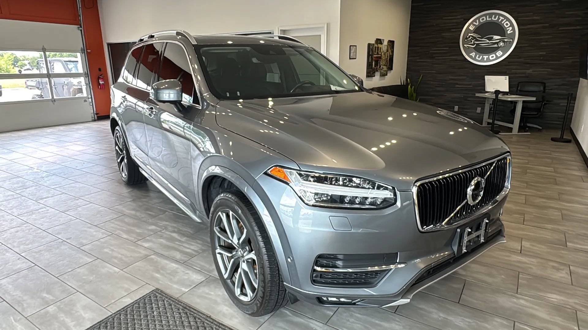 Used 2017 Volvo XC90 T6 Momentum w/ Vision Package AWD/4WD image 2