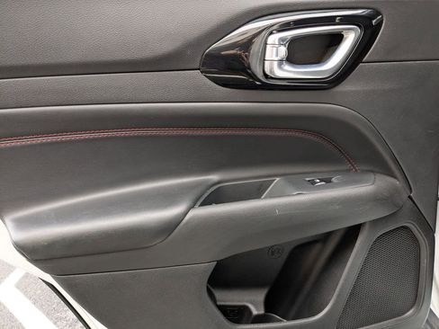 Used 2025 Jeep Compass Trailhawk image 24