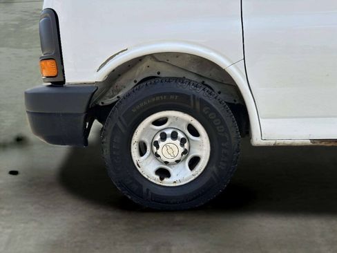 Used 2012 Chevrolet Express 3500 Extended RWD image 29