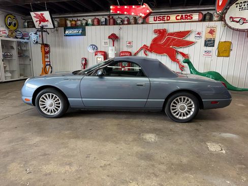 Used 2005 Ford Thunderbird RWD image 2