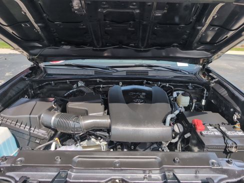 Certified 2022 Toyota Tacoma Limited image 33