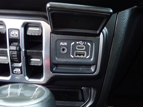 Used 2023 Jeep Wrangler Sahara image 19