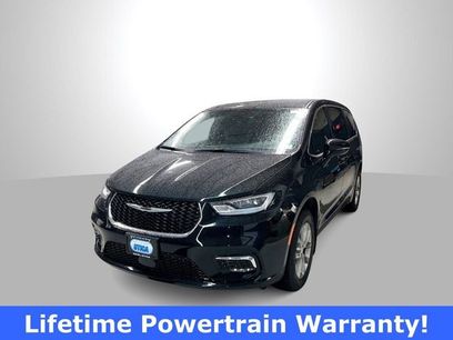 New 2026 Chrysler Pacifica Select