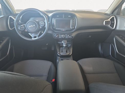 Certified 2025 Kia Soul LX w/ LX Technology Package FWD image 2