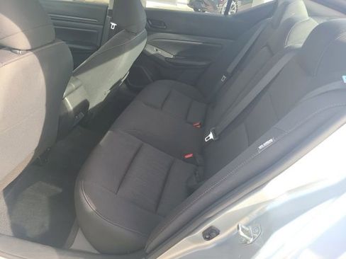 Used 2024 Nissan Altima 2.5 SV image 13
