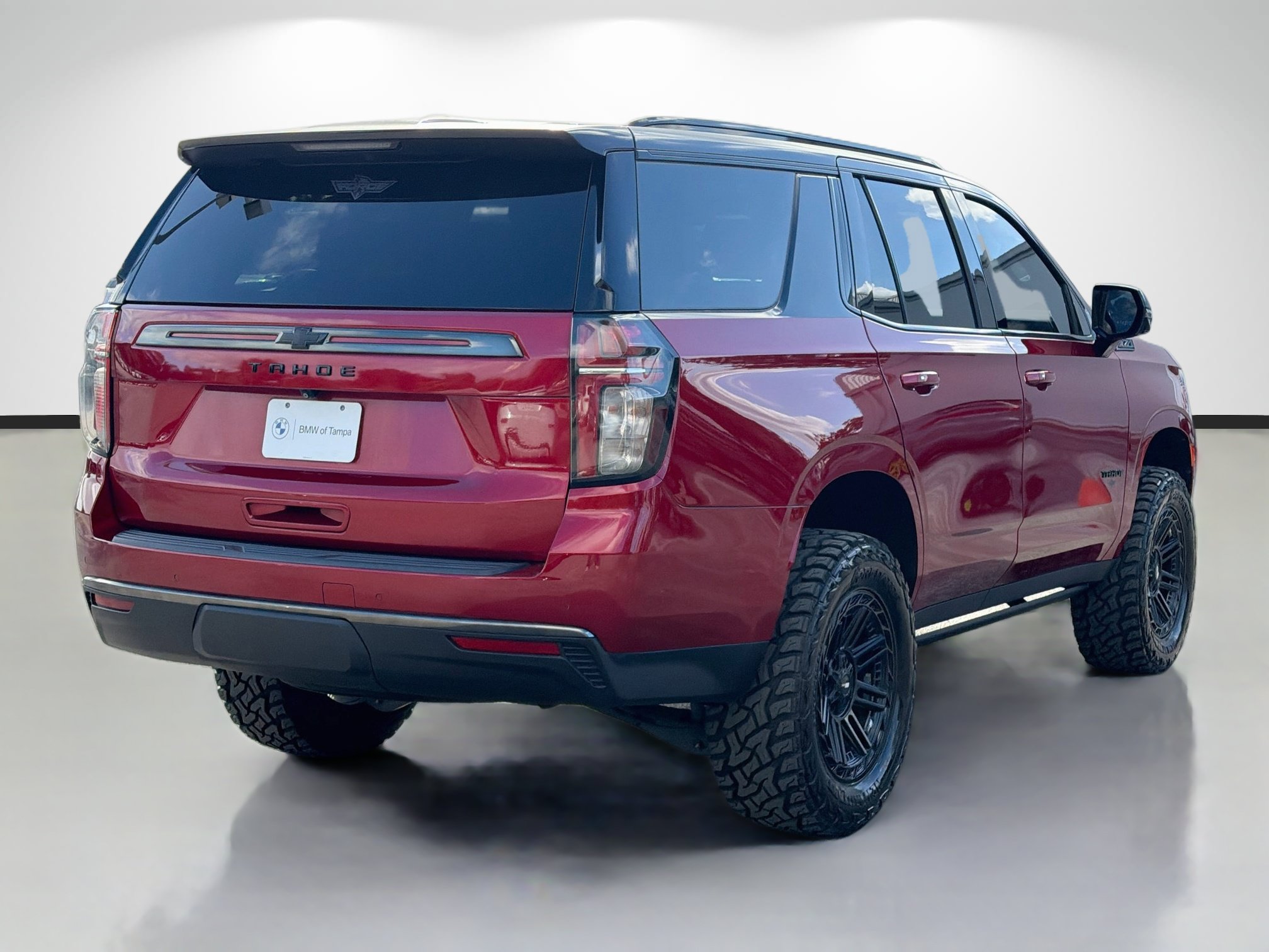 Used 2022 Chevrolet Tahoe Z71 w/ Luxury Package AWD/4WD image 3