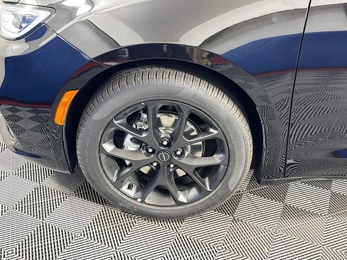 New 2026 Chrysler Pacifica Limited w/ S Appearance Package FWD image 31