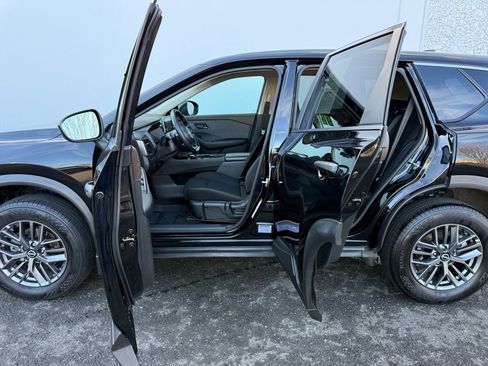 Certified 2023 Nissan Rogue S image 18