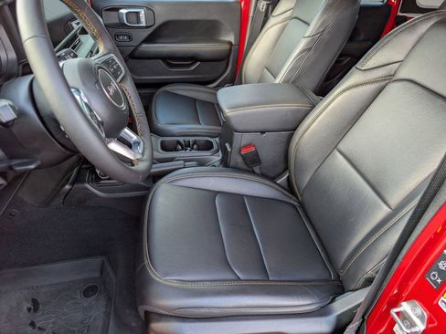 Used 2024 Jeep Wrangler Sahara image 5