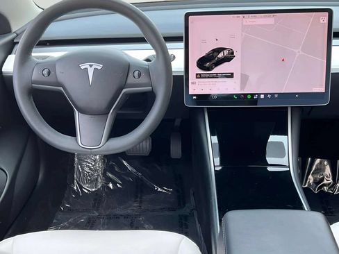 Used 2020 Tesla Model 3 Standard Range Plus RWD image 9