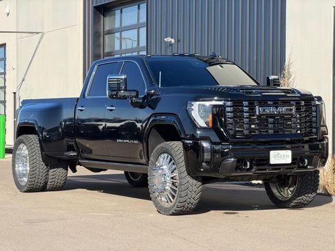 Used 2024 GMC Sierra 3500 Denali Ultimate AWD/4WD image 4