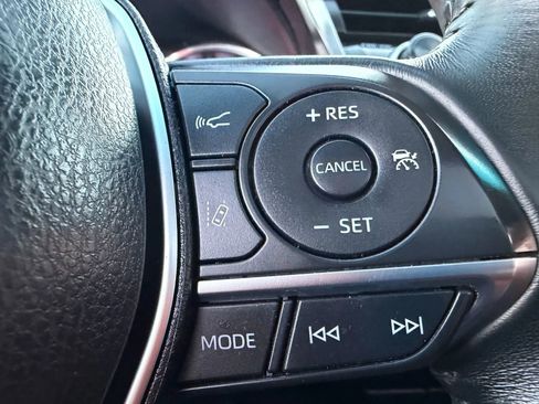 Used 2018 Toyota Camry XSE image 33