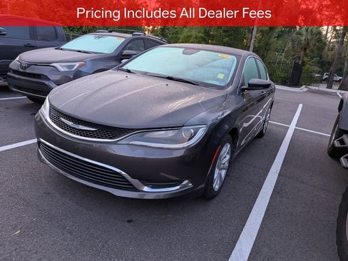 Used 2017 Chrysler 200 Limited Platinum w/ Comfort & Convenience Group FWD image 3