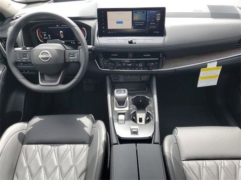 New 2025 Nissan Rogue Platinum w/ Tech Package FWD image 8