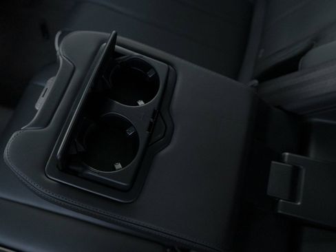 Certified 2021 Bentley Bentayga image 27