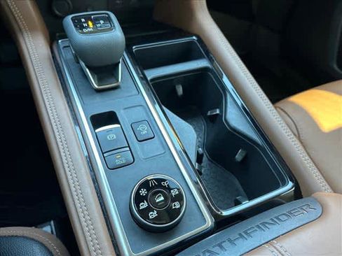 Used 2023 Nissan Pathfinder Platinum image 25