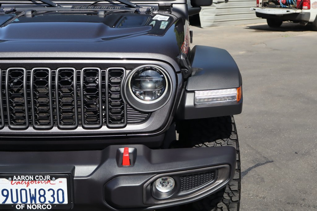 Certified 2025 Jeep Wrangler Unlimited Rubicon w/ Convenience Group AWD/4WD image 8