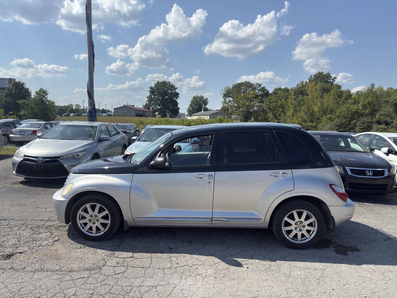 Used 2010 Chrysler PT Cruiser w/ PT Cruiser Couture Edition FWD image 3