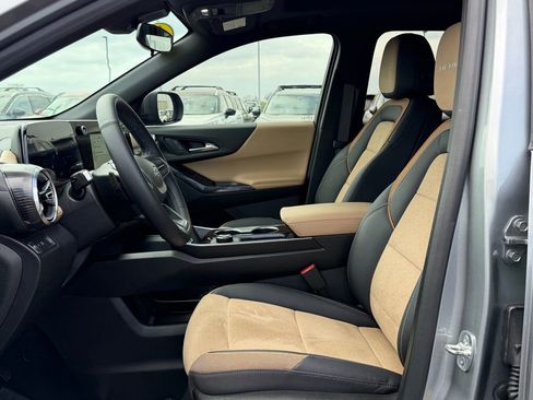 Used 2025 Chevrolet Equinox ACTIV w/ Convenience Package III FWD image 12