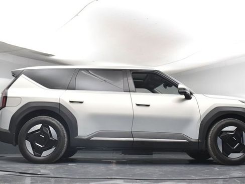 Certified 2026 Kia EV9 Light image 40