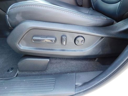 Used 2025 Honda Pilot Touring image 14