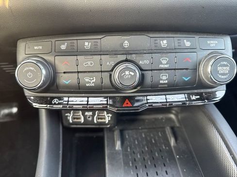 Used 2025 Dodge Durango GT AWD/4WD image 26
