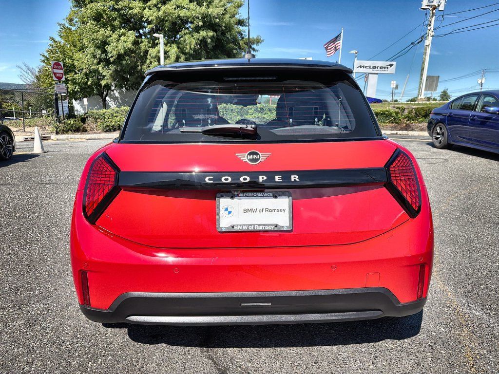 Used 2025 MINI Cooper 2-Door Hardtop FWD image 13