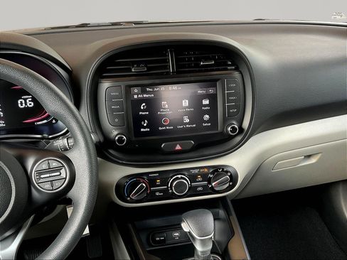Used 2025 Kia Soul LX w/ LX Technology Package FWD image 9