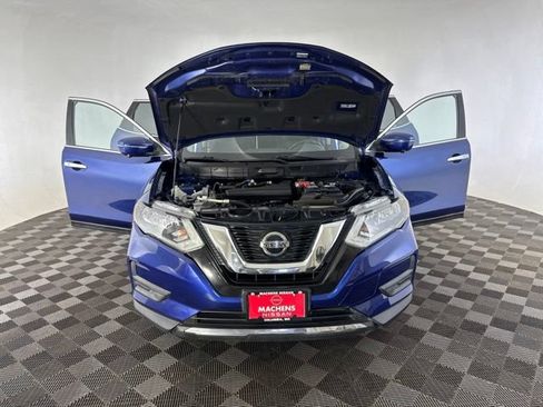 Used 2018 Nissan Rogue SV w/ Sun & Sound Touring Package AWD/4WD image 11