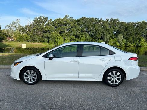 Used 2024 Toyota Corolla LE FWD image 3