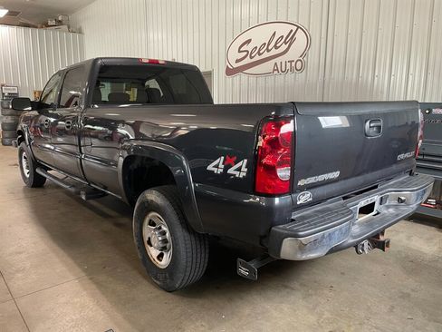 Used 2005 Chevrolet Silverado 3500 LS w/ Heavy-Duty Power Package AWD/4WD image 3