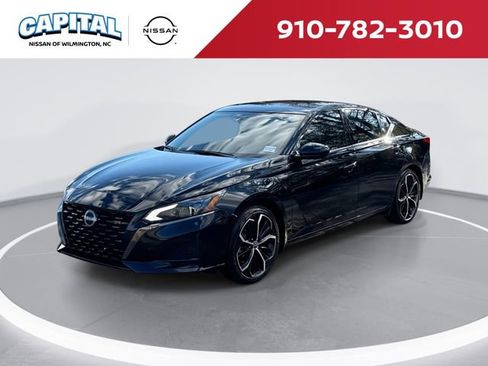 Used 2025 Nissan Altima 2.5 SR w/ SR Premium Package image 1
