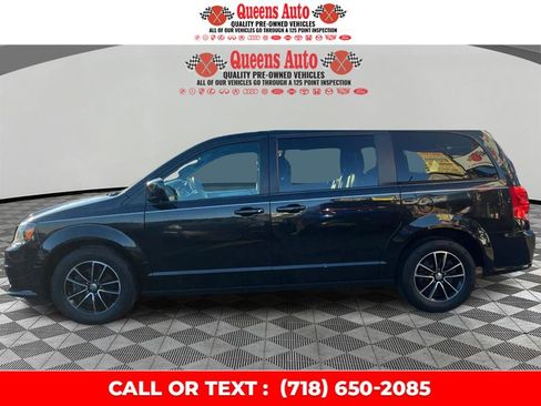 Used 2019 Dodge Grand Caravan GT image 3