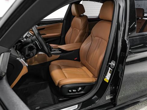 Used 2019 BMW 540i w/ M Sport Package image 41